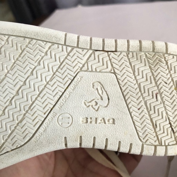 Reebok - SHAQ.  Classic White Sneakers size 10 children. Could use a better wash - Picture 3 of 8